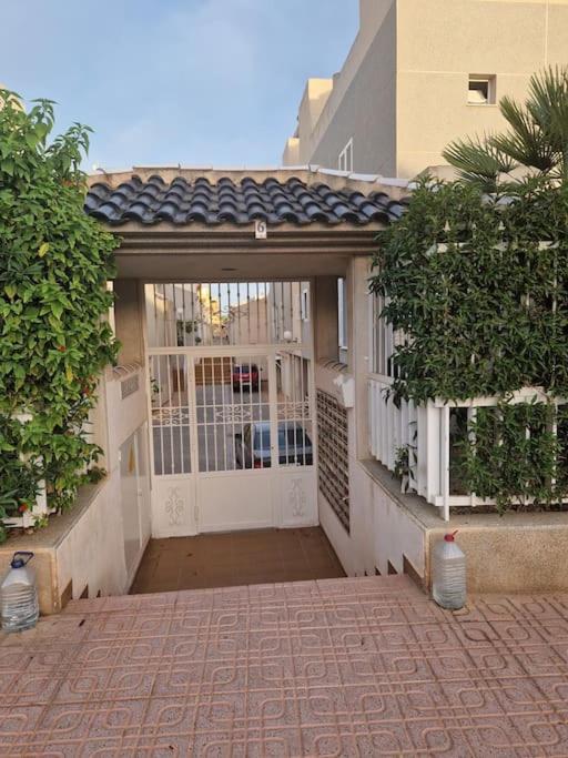 Magnifico Chalet Adosado En Torrevieja, Alicante. Eksteriør bilde